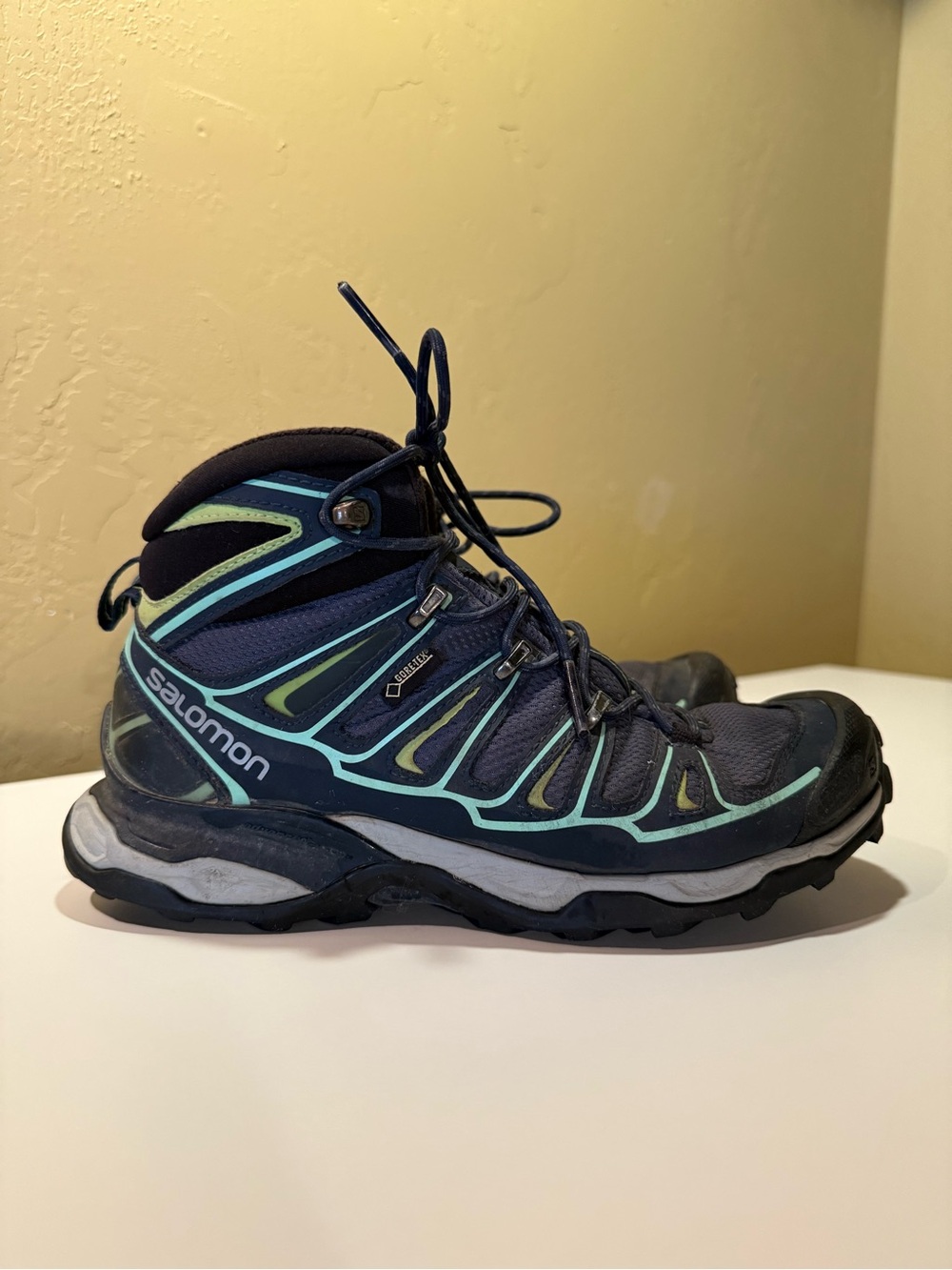 Salomon X Ultra Mid 2 GTX Hiking Boots Women's Size 6